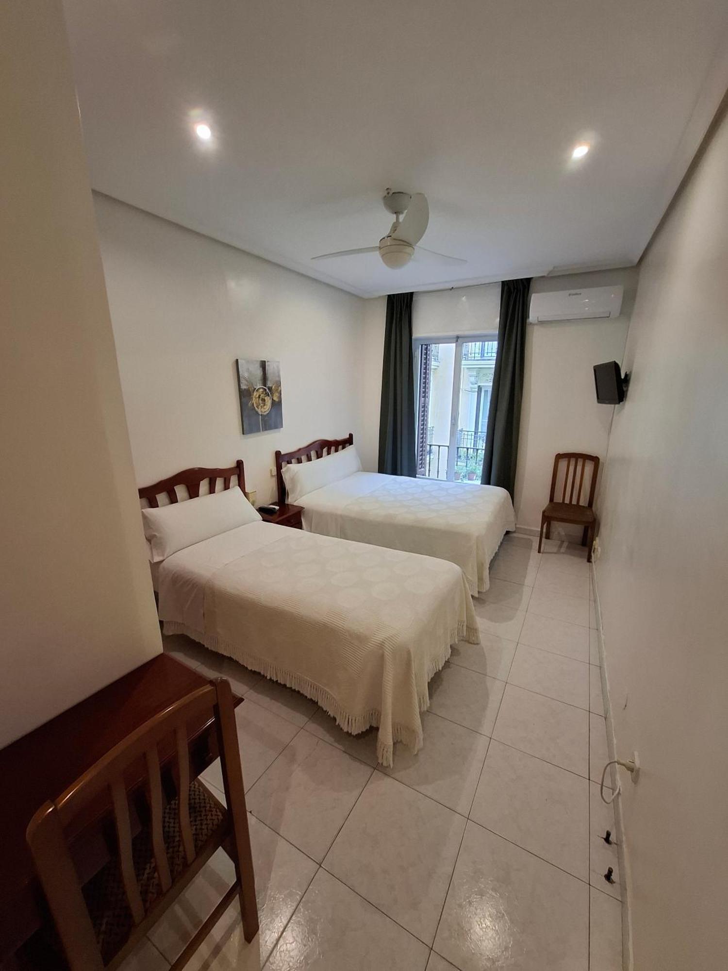 Hostal Villamanez Мадрид Экстерьер фото