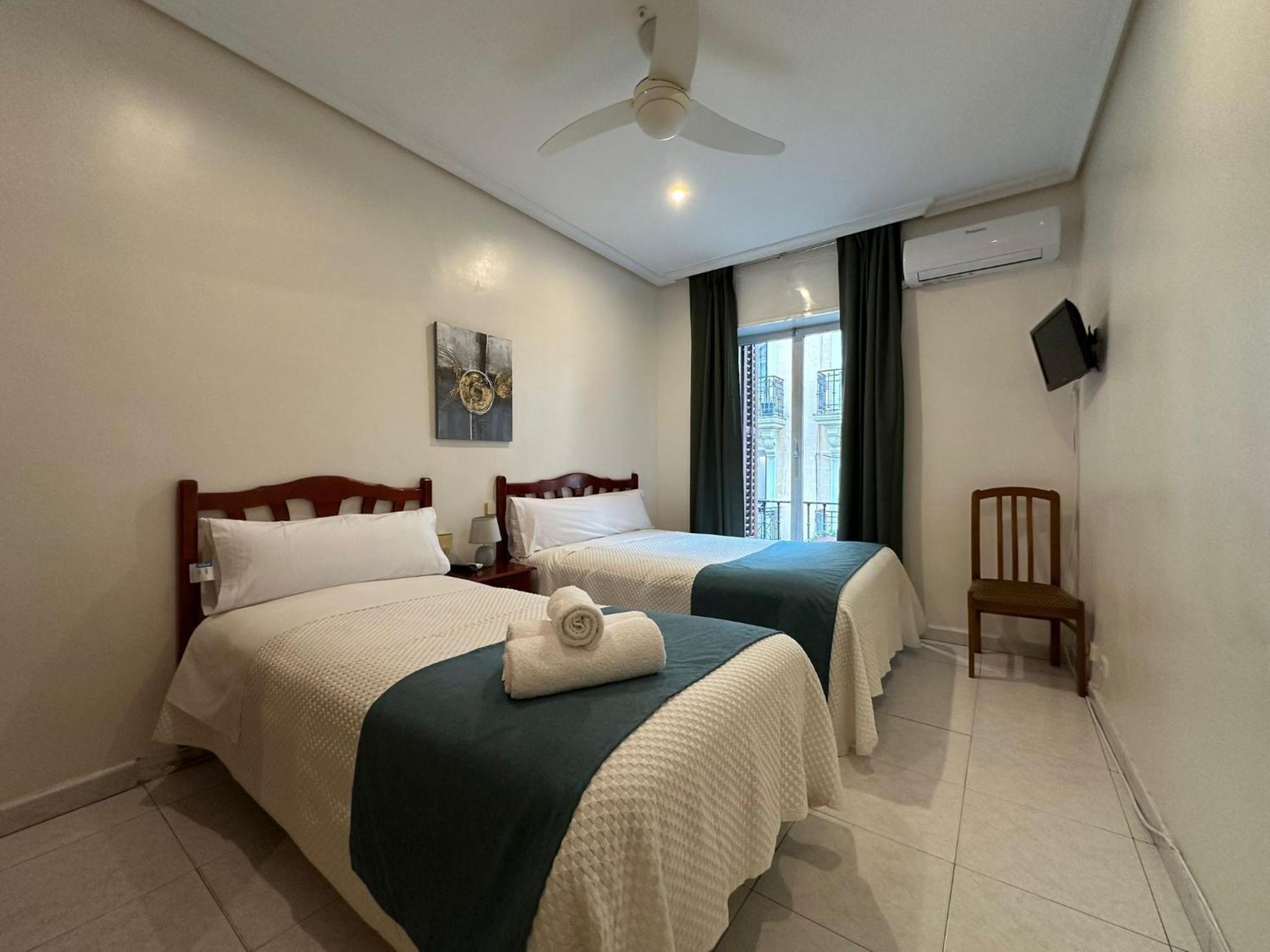 Hostal Villamanez Мадрид Экстерьер фото